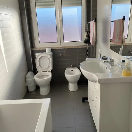 Perto Aeroporto 2 * 리스본