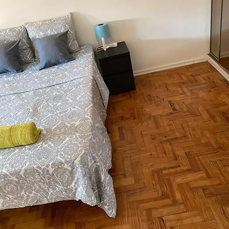 Quarto em Acomodações Particulares Perto Aeroporto 2 *